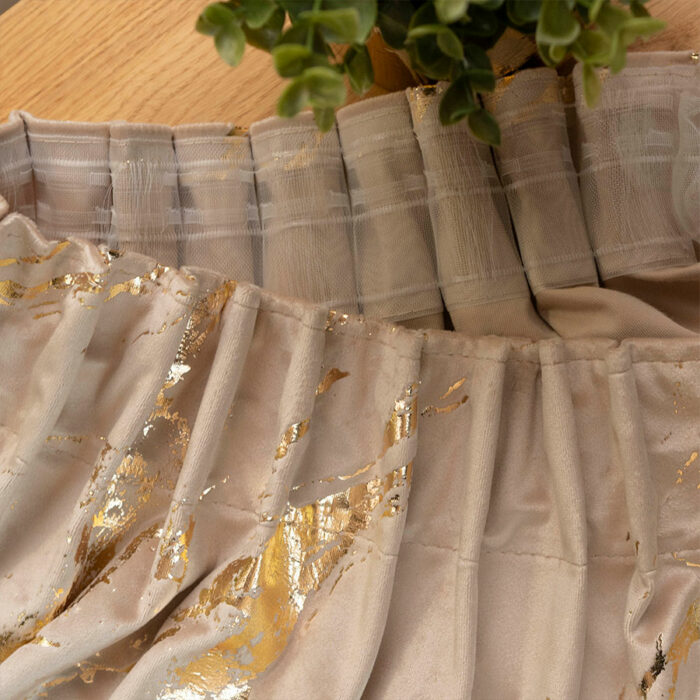 MARMA Zasłona gotowa na taśmie, szerokość 140cm x wysokość 250cm, kolor 001 ciemny beżowy ze złotym nadrukiem na VELVI