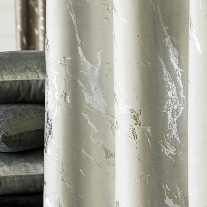 MARMA Tkanina dekoracyjna, wysokość 300cm, kolor 021 pastelowy szary ze srebrnym nadrukiem na VELVI