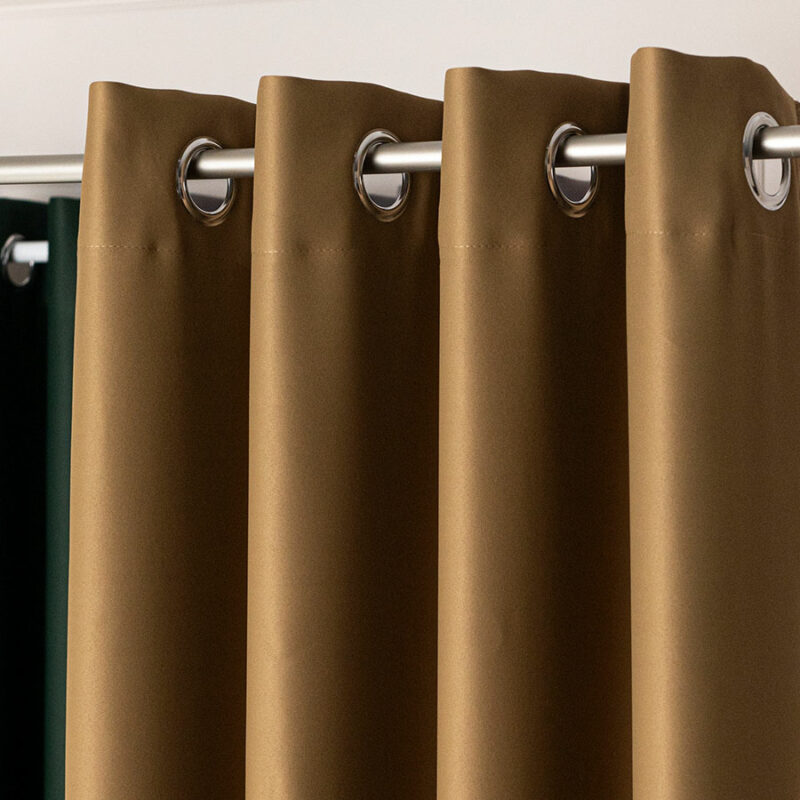 Zasłona gotowa zaciemniająca typu blackout na przelotkach 140 x 250 cm khaki DONA