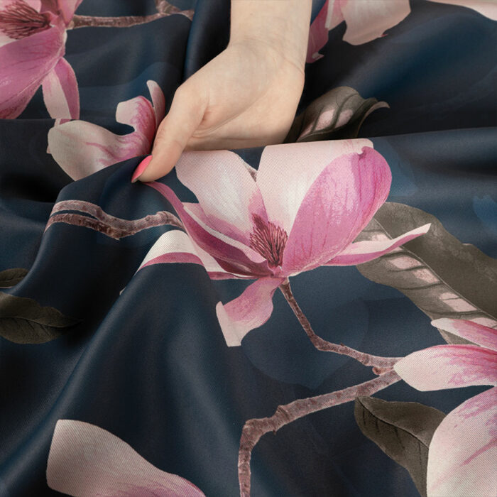 MAGNOLIA Tkanina dekoracyjna BLACKOUT, 145cm, kolor 002 ciemny granat - obrazek 6