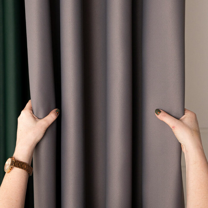 Zasłona gotowa typu blackout na przelotkach 140 x 250 ciepły ciemny szary DONA - obrazek 2