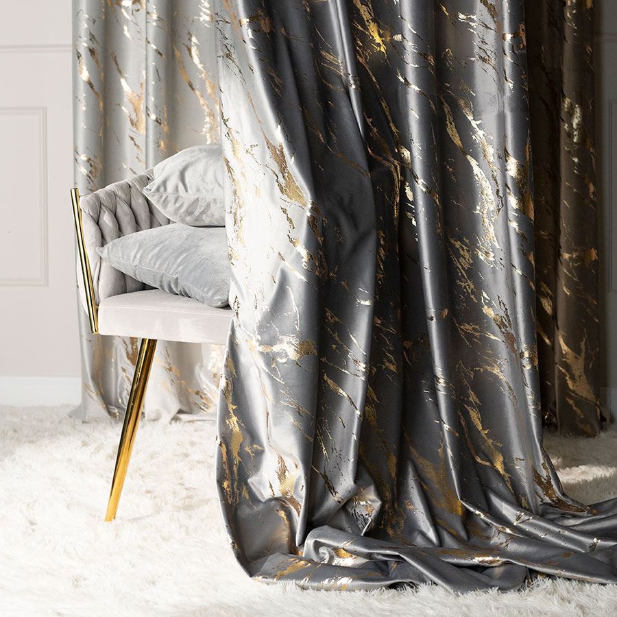 MARMA Zasłona gotowa na przelotkach, szerokość 140cm x wysokość 250cm, kolor 005 jasny szary ze złotym nadrukiem na VELVI - obrazek 4