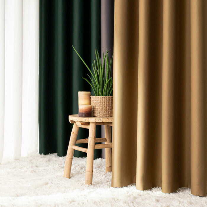 Zasłona gotowa zaciemniająca typu blackout na przelotkach 140 x 250 cm khaki DONA - obrazek 2