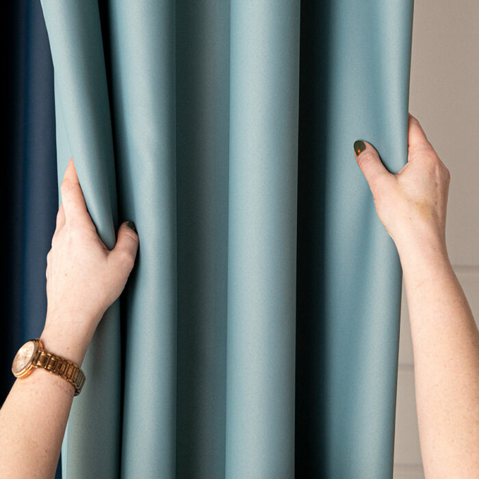 Zasłona gotowa zaciemniająca typu blackout na przelotkach 140cm x 250 cm szałwiowa DONA - obrazek 2