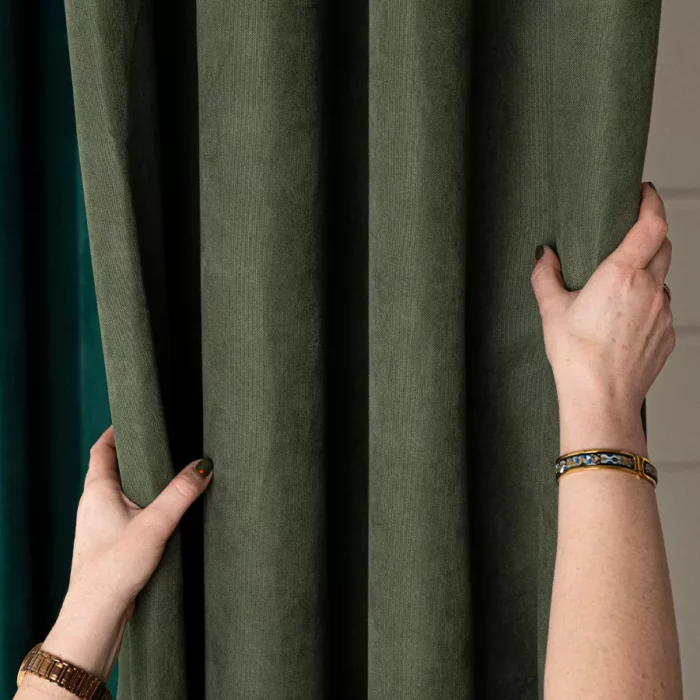 MILAS SOFT Zasłona gotowa na przelotkach, szerokość 140cm x wysokość 250cm, kolor 045 zielony - obrazek 5