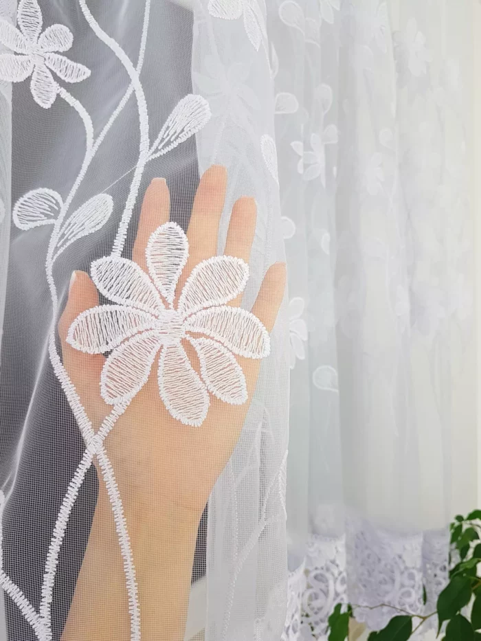 Firanka markizeta z gipiurą 400 x 160 cm biała na taśmie Florienne - obrazek 7