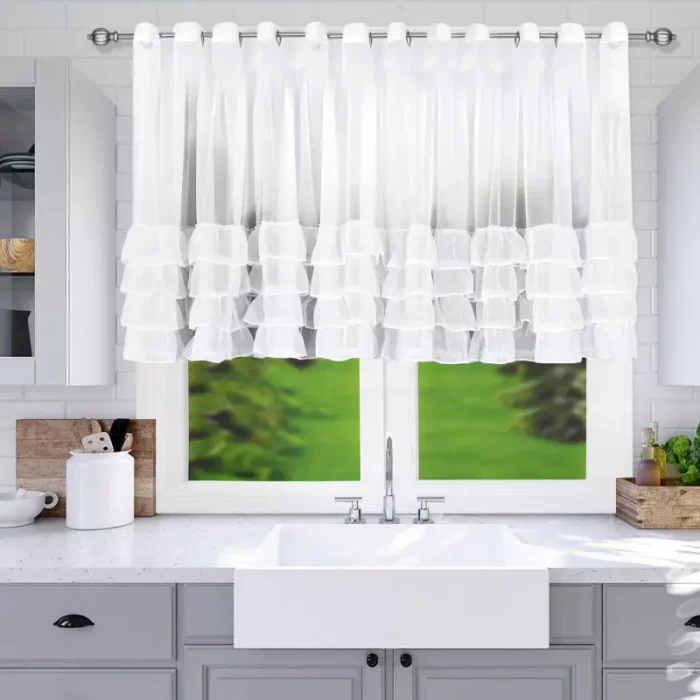 Firanka z falbaną 400 x 130 cm biała na przelotkach Solenne