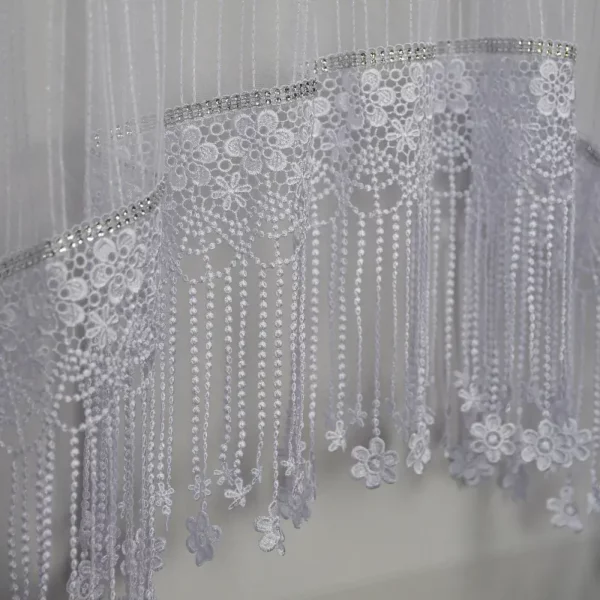 firana-markizeta-zdobiona-gipiura-i-cyrkoniami-na-tasmie-200x160cm-strixena-5-1